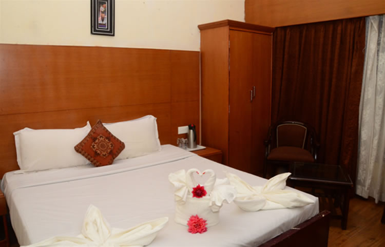 Sunshine inn nilgiri suite room